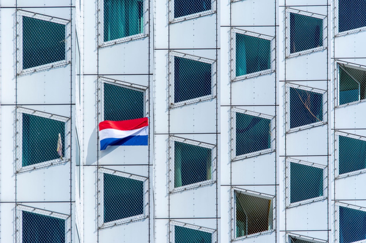 Dutch flag with 'Hallo' text