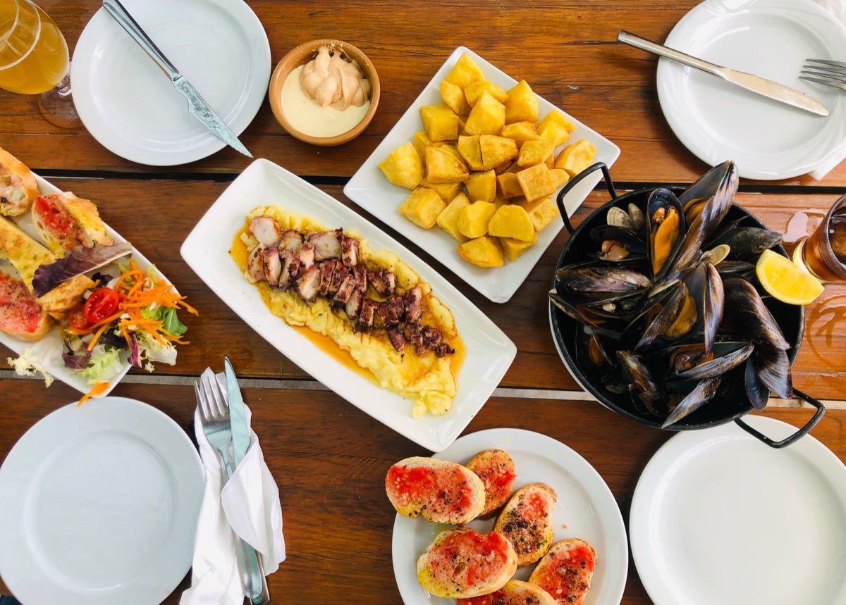 Traditionele Spaanse tapas en drankjes